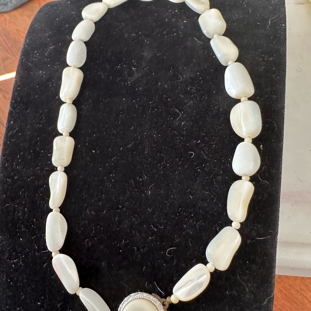 Mother of Pearl Pebble Bead Necklace - Picture 5 of 6